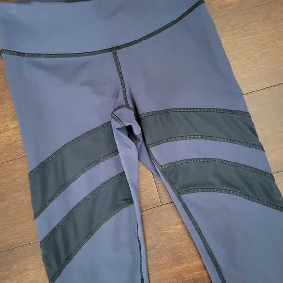 Nualime blue mesh panel 7/8 length athletic leggings- size S- made in USA - Picture 4 of 9
